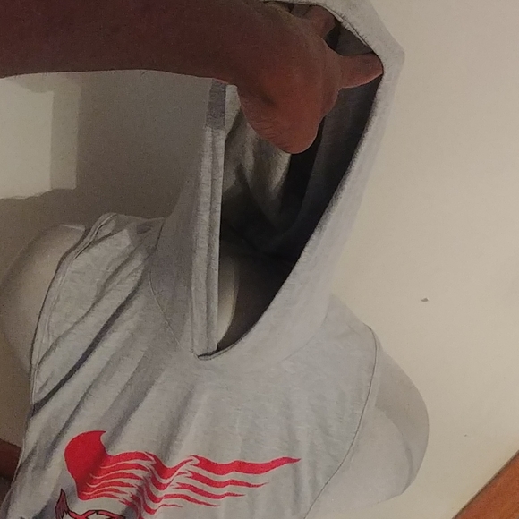 Men's Sleeveless Hoodie Comfy with Zip Pocket. - Picture 6 of 8